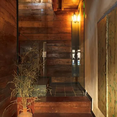 Evans House Apartment
