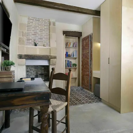 Evans House Apartment *