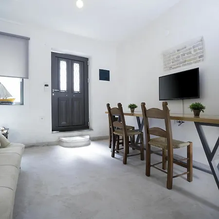 Apartment Evans House