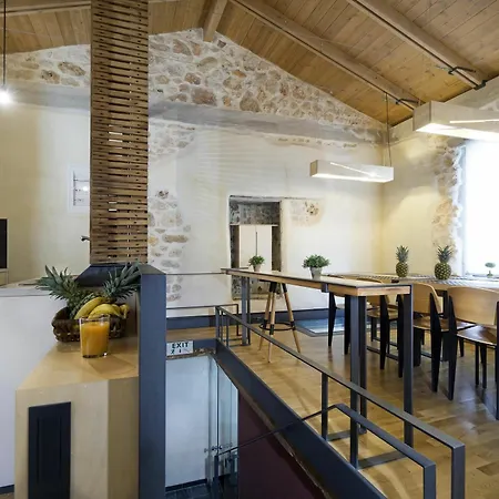 Evans House Apartment *