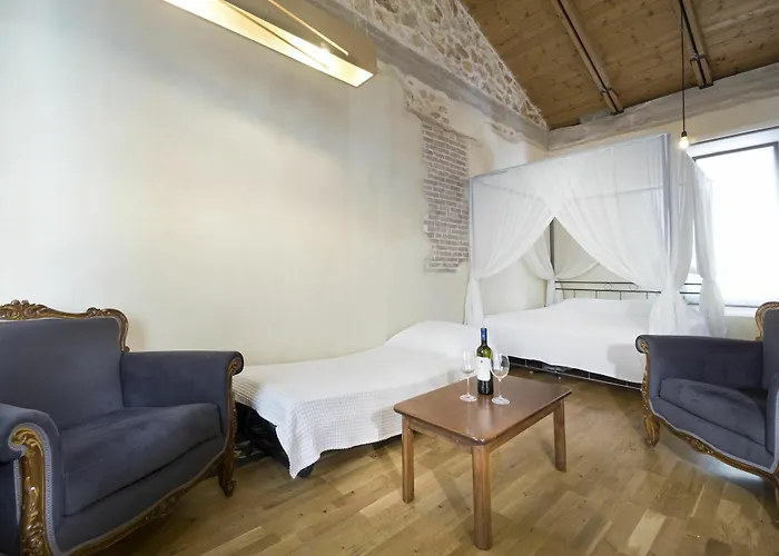 Evans House * Ханья